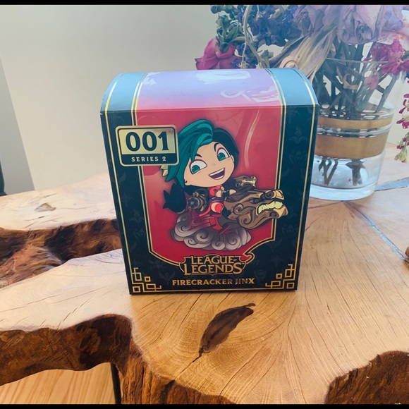 RIOT Games | Jinx Firecracker Figurine - Picture 8 of 12